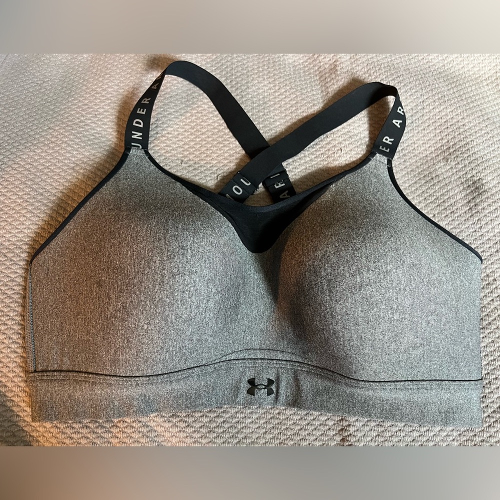 UNDER ARMOUR🩶Gray Sports Bra , Adjustable with Black Logo Straps